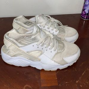 I am selling hurraches